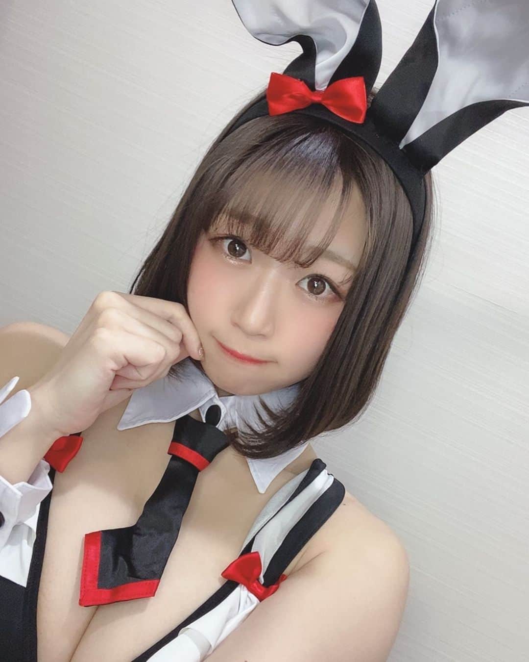 のインスタグラム：「だきしめて....? . . .  #me #bunny #hugme #photographymodel #japanesegirl #bikinimodel #followｍe #バニー  #被写体 #モデル　#グラドル　#グラビアタレント #あざとい」