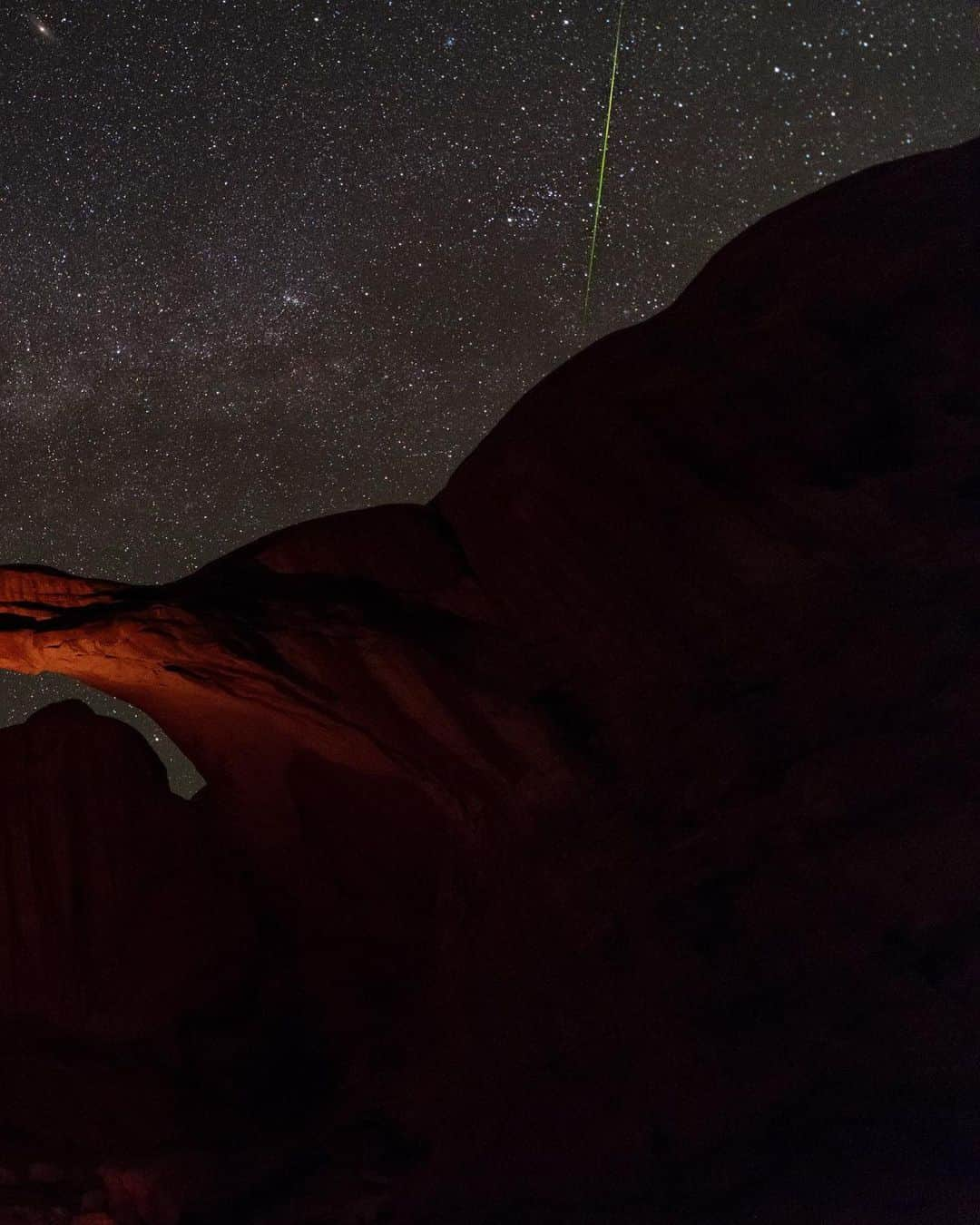 National Geographic Travelさんのインスタグラム写真 - (National Geographic TravelInstagram)「Photo by @babaktafreshi | Slowly swipe to see the entire view of this magical dark night in Utah, with a green meteor flashing in the sky for less than a second. The gently illuminated Double Arch in Arches National Park resembles two seagulls or dolphins kissing under the stars. #saveournightsky #archesnationalpark #twanight #meteor」3月21日 1時36分 - natgeotravel