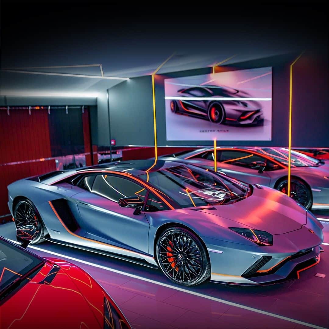 のインスタグラム：「Finding beauty in safety. For the days we stay home, we can’t feel the power of the road. But there are other ways to appreciate beauty. Like Aventador S.  #Lamborghini #AventadorS #IoRestoAcasa #StayHome #KeepItParked」