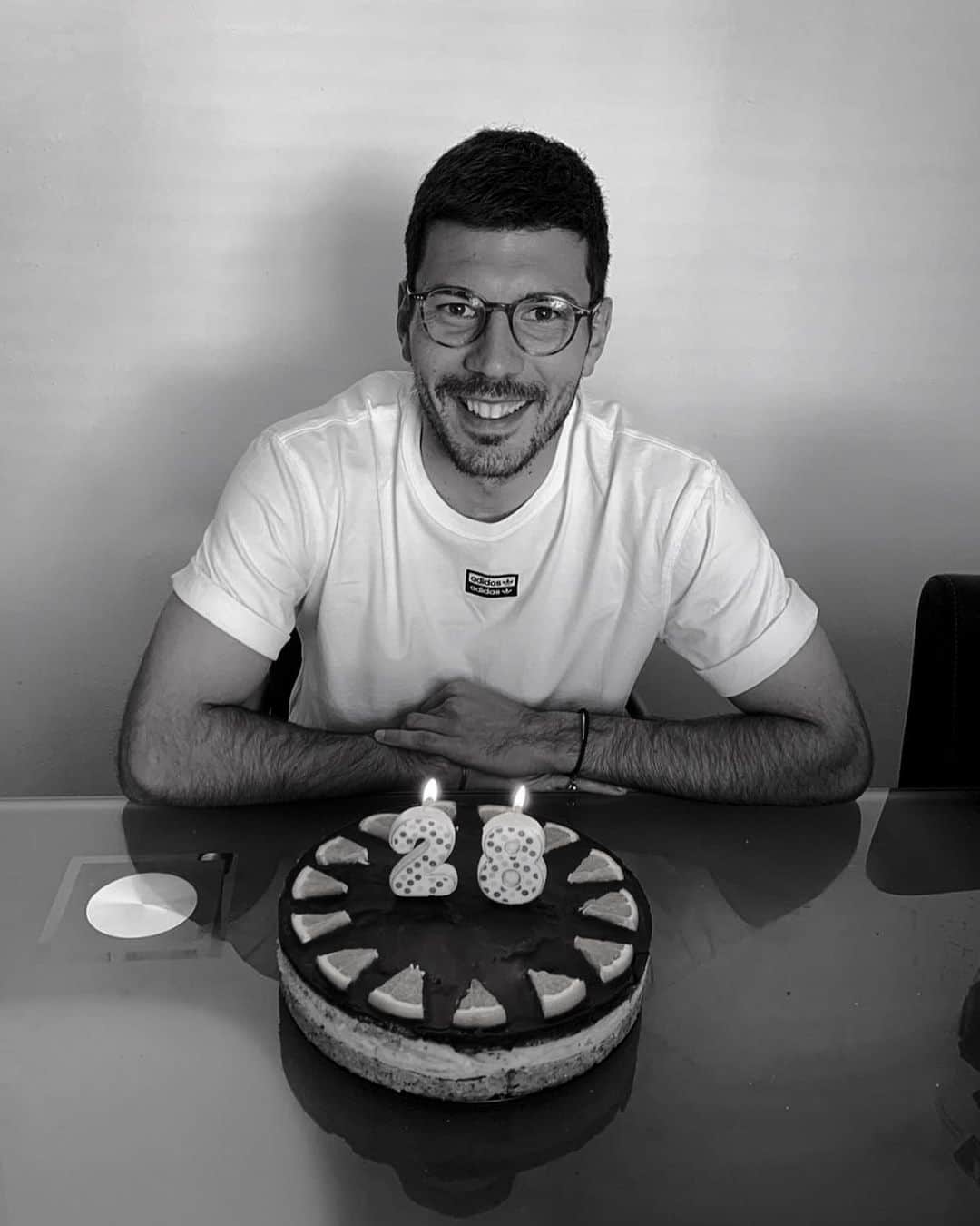のインスタグラム：「Thank you all very much for your birthday wishes! 🙌 Take care of yourself and your families! 🙏  Hvala puno svima na rodjendanskim zeljama! 🙌 Pazite na sebe i vasu familiju! 🙏」