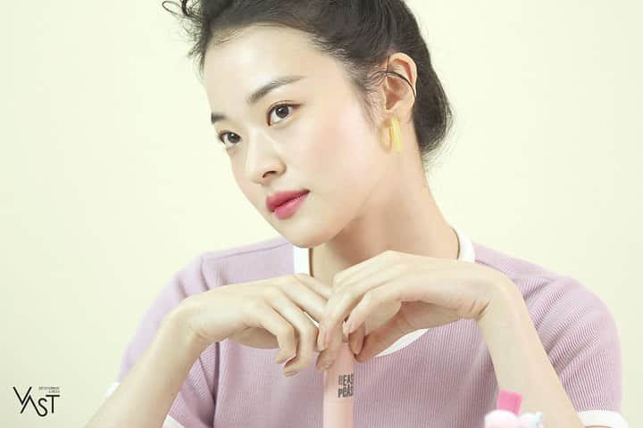 シン・ドヒョンのインスタグラム：「@easypeasy_cosmetics 💜」
