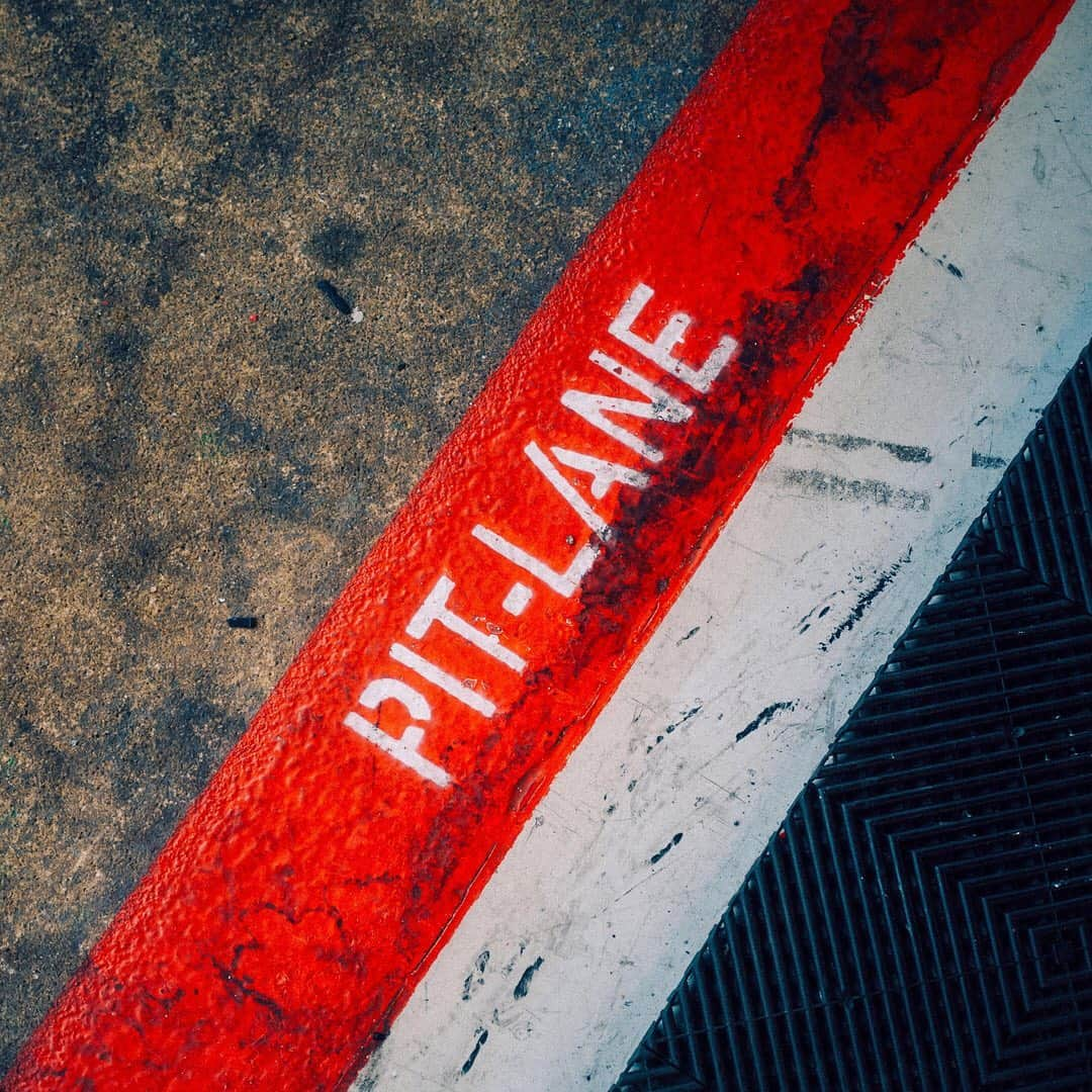 ソフィア・フロルシュさんのインスタグラム写真 - (ソフィア・フロルシュInstagram)「❌ PITLANE CLOSED ❌ for the next weeks ❌ || #sophia #sophia99 #racegirl #changeagent #changes #fia #f3 #races #season」3月21日 3時12分 - sophiafloersch