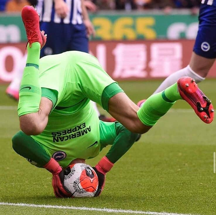 マシュー・ライアンさんのインスタグラム写真 - (マシュー・ライアンInstagram)「No football for a while got me like 🤷🏻‍♂️🤸🏻」3月21日 3時15分 - matyryan