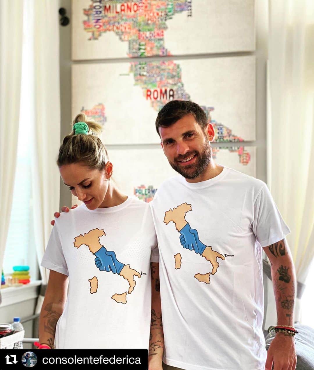 アントニオ・ノチェリーノのインスタグラム：「#Repost @consolentefederica ・・・ WE CARE 🤝🇮🇹❤️. #wecare#iostoacasa#uniticelafaremo#nohow#westayhome#togetherwecan#sofarsoclose#italy 🏠🙏🏻」