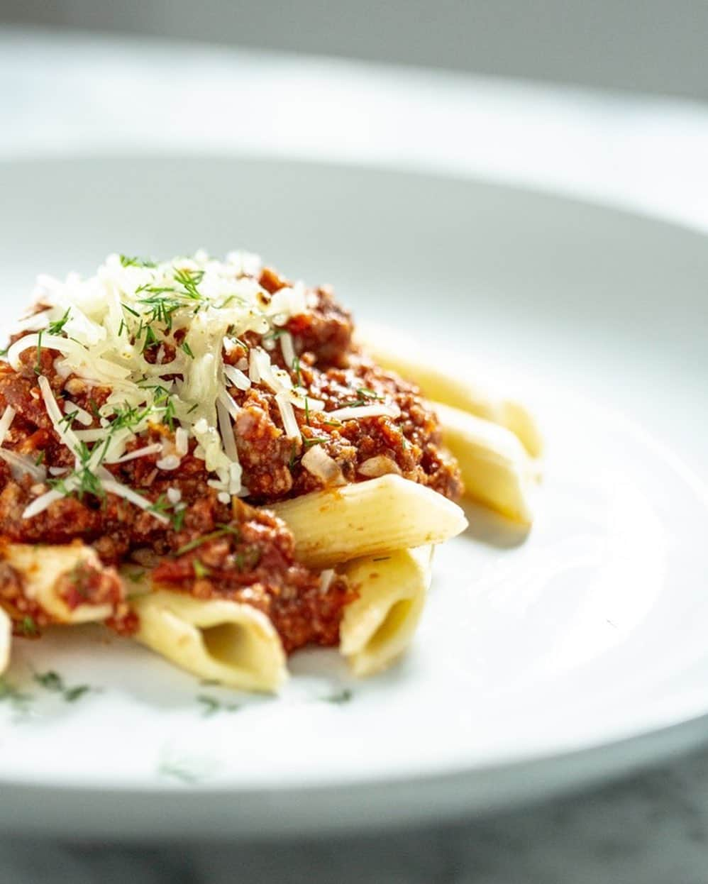 Paige Hathawayさんのインスタグラム写真 - (Paige HathawayInstagram)「Can you believe this is penne bolognese 😍😍 is a pre made meal that gets delivered to my doorstep once a week?  I know many of you’re concerned with getting food and having enough to last during these uncertain times. That’s why I’ve teamed up w/ @flexpromeals We are offering 30% off for customers to have healthy delicious meals delivered to your home. 👏🏼 #flexpromeals and UPS have committed to continue to ensure deliveries are uninterrupted.  Use code PH30 to order! Stay home & stay safe with a little more peace of mind.  Sale ends Sunday 3/23  #mealprep #healthyfood #lifestyle #easyrecipes #fit」3月21日 3時16分 - paigehathaway