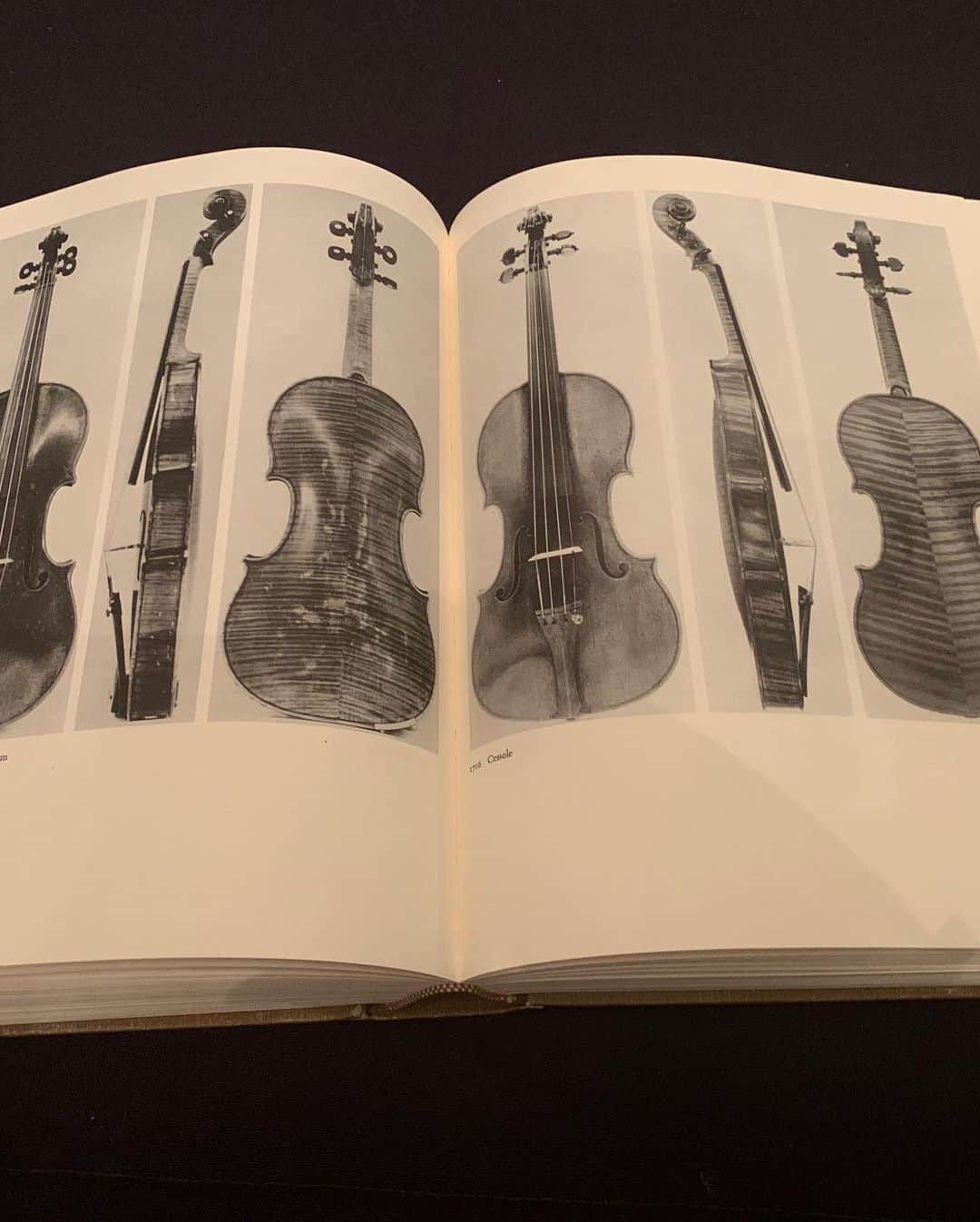 デイヴィッド・ギャレットさんのインスタグラム写真 - (デイヴィッド・ギャレットInstagram)「One of my favorite violin books.  Herbert Goodkind. Amazing 😉 #wirbleibenzuhause #stayhome #davidgarrett」3月21日 3時29分 - davidgarrettinsta