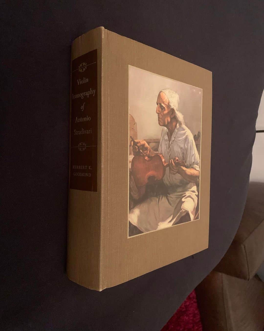 デイヴィッド・ギャレットさんのインスタグラム写真 - (デイヴィッド・ギャレットInstagram)「One of my favorite violin books.  Herbert Goodkind. Amazing 😉 #wirbleibenzuhause #stayhome #davidgarrett」3月21日 3時29分 - davidgarrettinsta