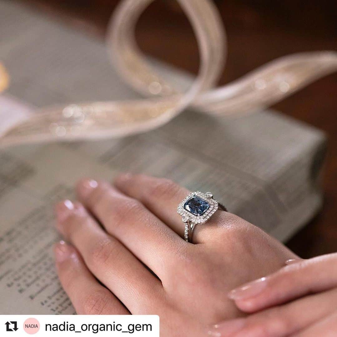 Maison de NADIA （メゾン・ド・ナディア） さんのインスタグラム写真 - (Maison de NADIA （メゾン・ド・ナディア） Instagram)「#Repost @nadia_organic_gem with @make_repost ・・・ ノーヒートのサファイアならではの繊細で奥深いブルーの輝きは、高貴でクラシックな印象。 世代を超えて愛されるオーセンティックな王道の美しさが魅力。 NADIAを代表するアイコニックなリングです。 リング￥3,850,000（税込）  #organicluxury #organic #diamond #colourdiamond #nadiaorganicgem #hijewelry #madeinjapan #visitjapan #thisisjapan #artisan #ginza #ginzashix #ダイヤモンド  #カラーダイヤモンド #オーガニック #ジュエリー #銀座 #銀座six  #empressdignity#bluesapphire #elegant」2月26日 11時36分 - maison_de_nadia