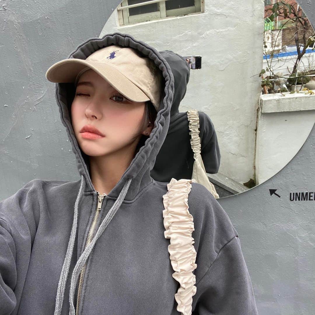 Chuuのインスタグラム：「데일리한 코디도 예쁨돋는 코디에요💓💓츄멤님들 맛점하세요☕️#chuuseoul」