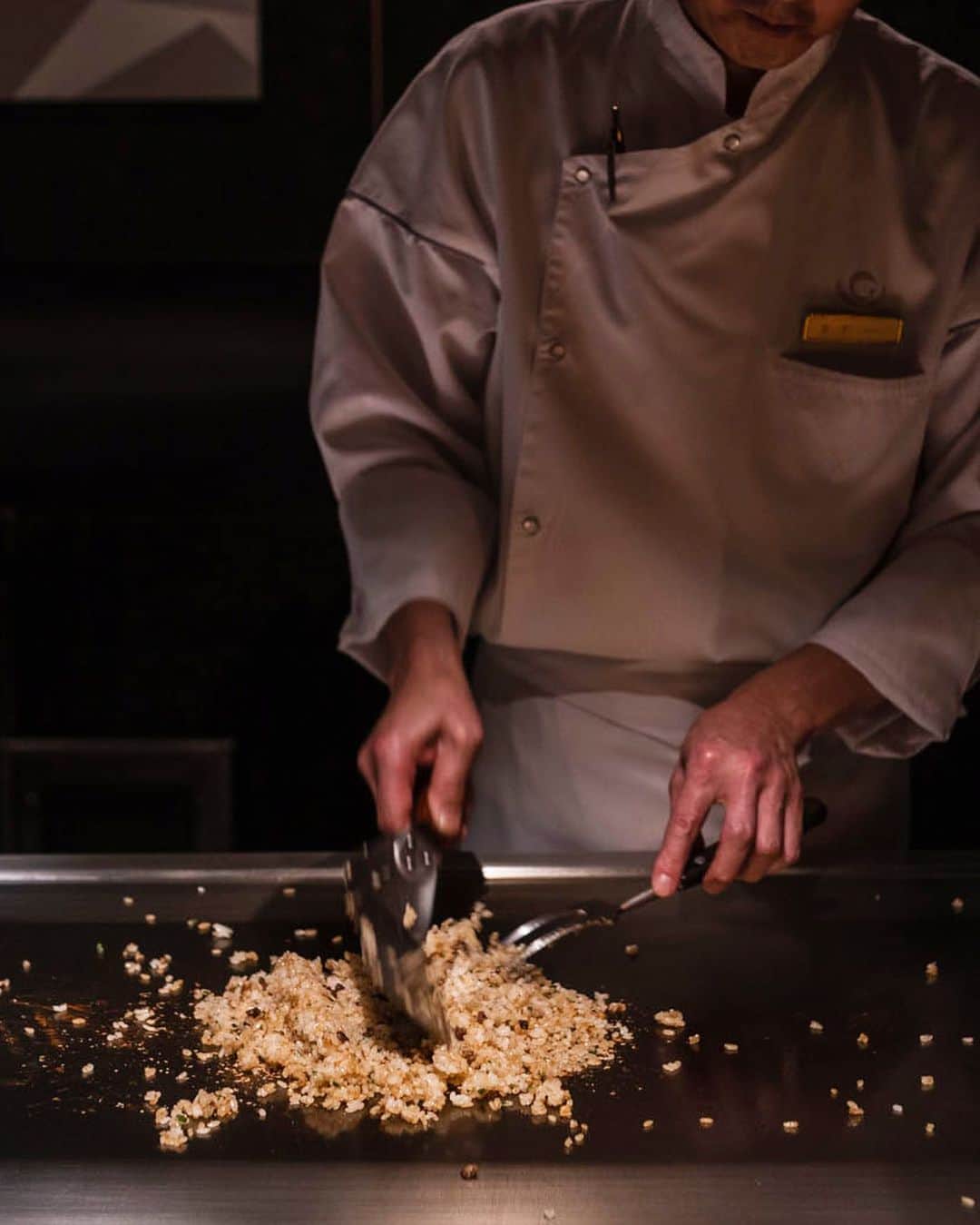 ザ・キャピトルホテル 東急 公式さんのインスタグラム写真 - (ザ・キャピトルホテル 東急 公式Instagram)「鉄板焼コースの〆はカリカリのおこげがアクセントのガーリックライス。日本料理「水簾」でお召しあがりいただけます。  Finish off the Teppanyaki course with crispy Garlic Rice. Served at our Japanese restaurant "Suiren". . #thecapitolhoteltokyu #suiren_capitolhotel #luxuryhotel #hotelstay #japantrip #tokyodinner #teppanyaki #鉄板焼き #日本料理 #garlicrice」2月26日 12時00分 - thecapitolhoteltokyu