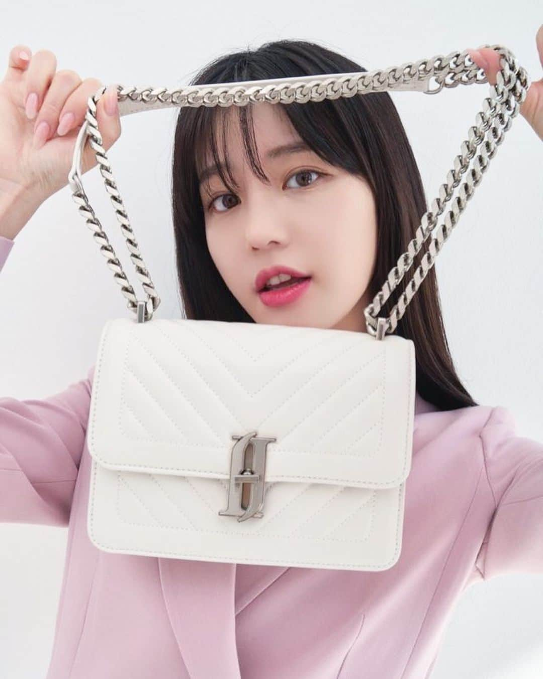 イ・ユビさんのインスタグラム写真 - (イ・ユビInstagram)「J.estinabag X Yubi 💕 #제이에스티나백 @j.estinabag_official」2月26日 12時17分 - yubi_190