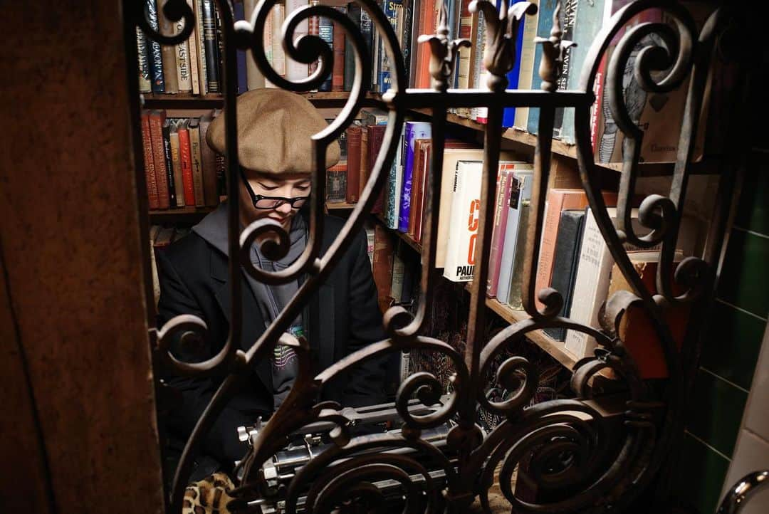 イェソンさんのインスタグラム写真 - (イェソンInstagram)「Shakespeare & Company 📚」2月26日 3時45分 - yesung1106