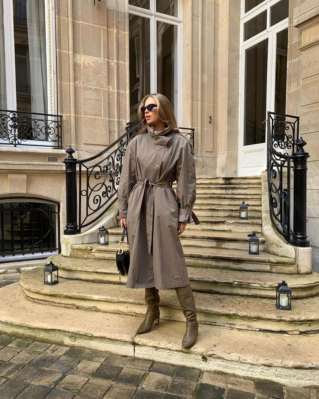 Mathilde Goehlerのインスタグラム：「On my way to @dior 🥐 .. reklame」