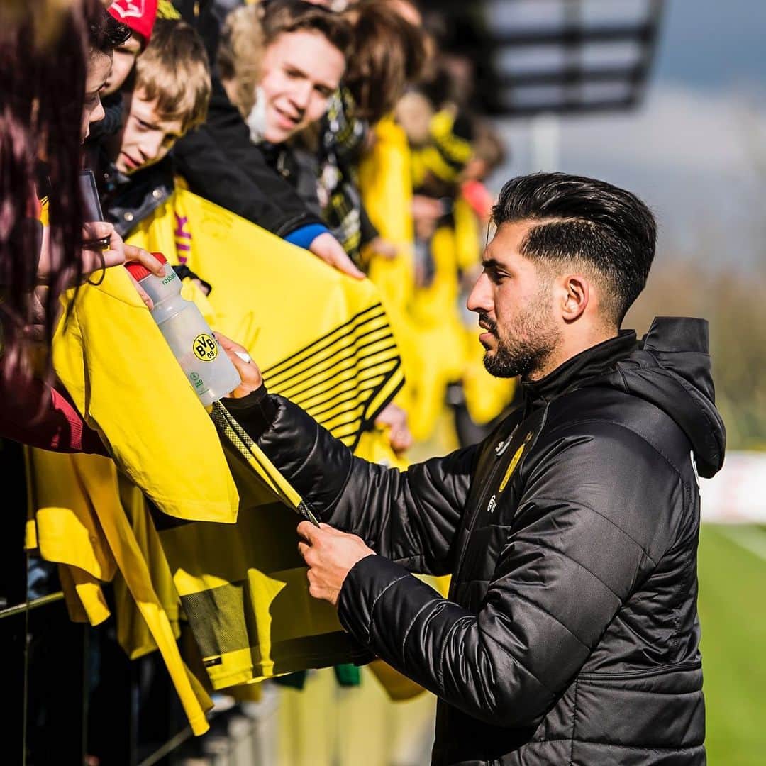 エムレ・カンのインスタグラム：「Danke Borussen 💛🖤 #BVB #EC27 #weCan」