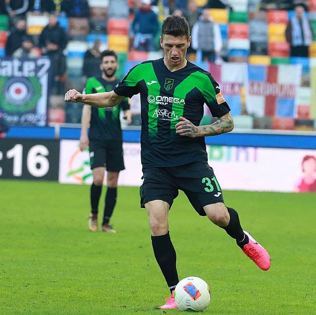 ミケーレ・カンポレーゼのインスタグラム：「#PnChievo#Ramarri#Daciaarena#verdeneri#serieb#Pordenone」