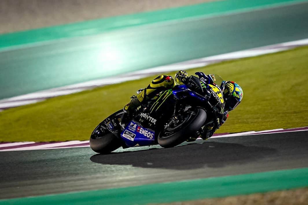 バレンティーノ・ロッシのインスタグラム：「Losail circuit,Qatar MotoGp test,day3 📸 @falex79 @gigisoldano」