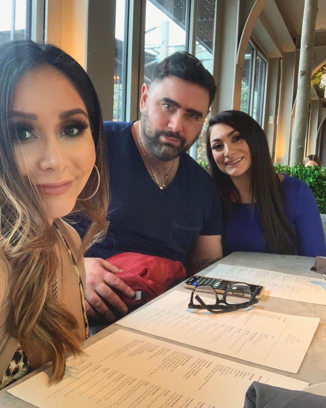 ニコール・ ポリッツィのインスタグラム：「2 meatballs & homeless man 🔥」
