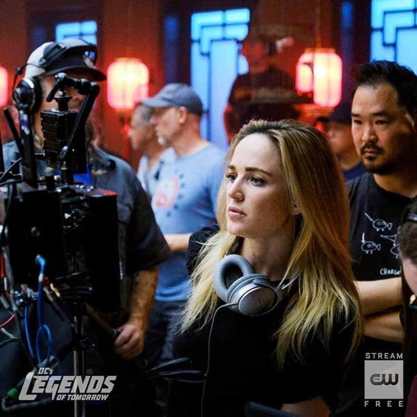 ケイティ・ロッツさんのインスタグラム写真 - (ケイティ・ロッツInstagram)「This is serious business. I’m taking over @cw_legendsoftomorrow page so I can share stories about tonight’s episode #MortalKahnbat aka the first episode I’ve ever directed!! Watch it tonight with me at 9/8c !!」2月26日 5時22分 - caitylotz