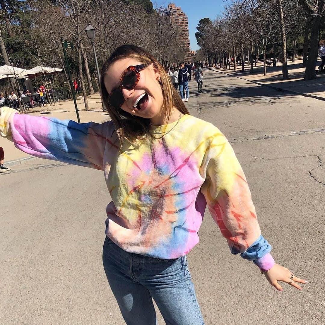 G・ハネリウスさんのインスタグラム写真 - (G・ハネリウスInstagram)「sunshiny park days ☀️☀️ (swipe to witness my pro-rollerskating moves)」2月26日 5時32分 - ghannelius