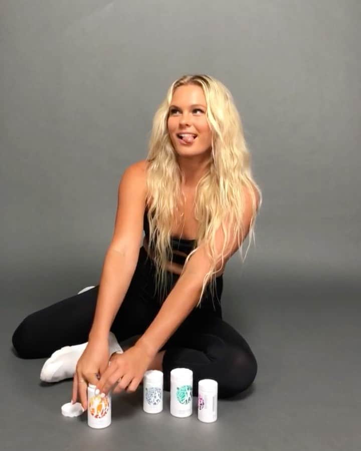 フェリシティー・パルマティアーのインスタグラム：「Happy to announce another year with the best 🥳 @usanainc @usanaau #usana」