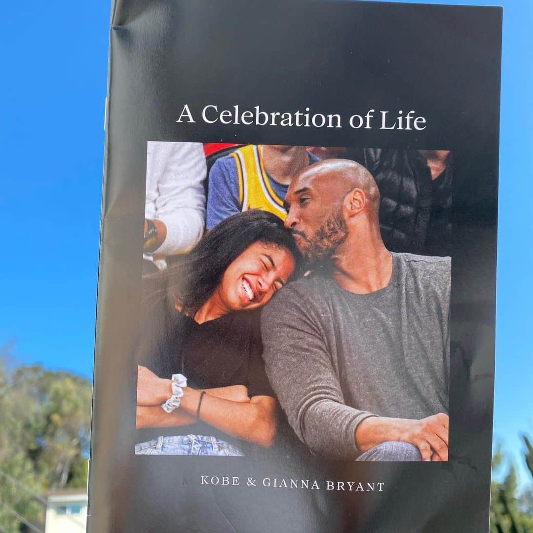 クレイ・トンプソンのインスタグラム：「No amount of words can express how much Kobe meant to me and my family. Growing up, he was my favorite player on my favorite team. Like so many of you, it has been hard for me to process what happened and what was lost.  To the Bryant, Altobelli, Chester, Mauser and Zobayan families, my heart aches for your loss. You will always be in my thoughts and prayers.  There is not a day that goes by I don’t think about you Big Bro. Rest in peace Mamba and Mambacita. Your legacies will live on, not only thru every hooper who love the game, but with anyone who has a dream and the passion to do whatever it takes to make it a reality. #mambaforever #mambacita」