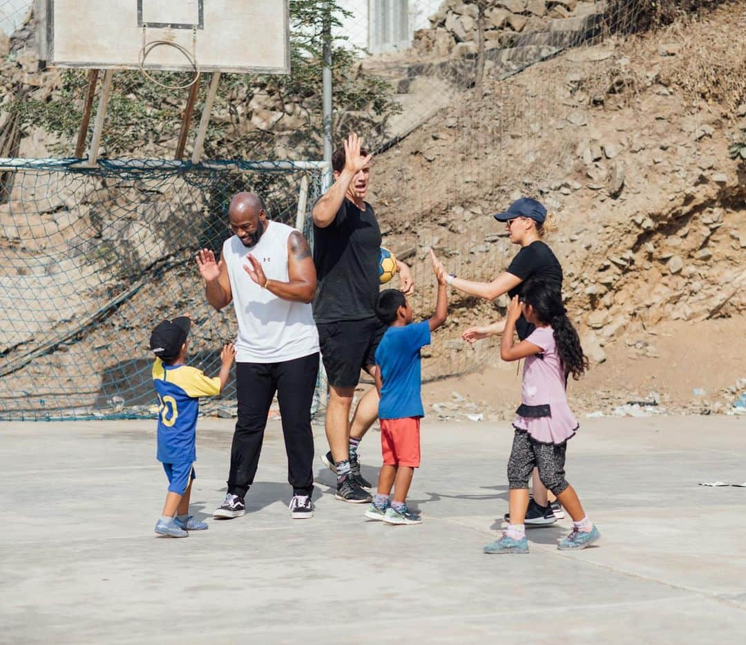 トーライ・ケリーさんのインスタグラム写真 - (トーライ・ケリーInstagram)「missing these kids so much♥️🇵🇪 & yes they beat us in soccer.......... twice」2月26日 6時45分 - torikelly