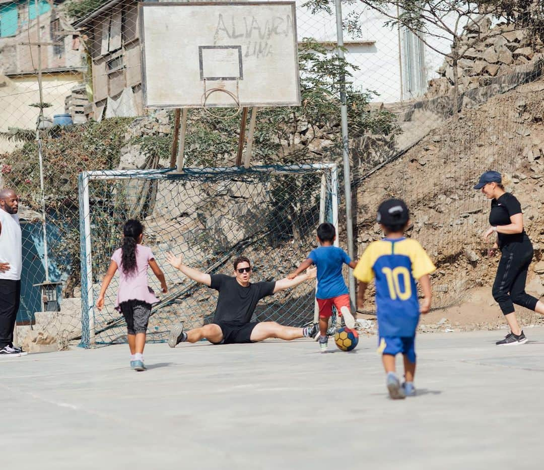 トーライ・ケリーさんのインスタグラム写真 - (トーライ・ケリーInstagram)「missing these kids so much♥️🇵🇪 & yes they beat us in soccer.......... twice」2月26日 6時45分 - torikelly