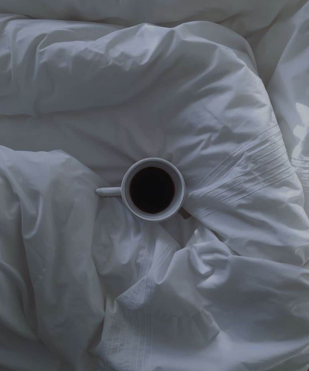 木下ココさんのインスタグラム写真 - (木下ココInstagram)「👱🏻‍♀️🤍☕️ ・ ・ #morningcoffee  #coffeetime  #bed」2月26日 6時58分 - cocot_chan