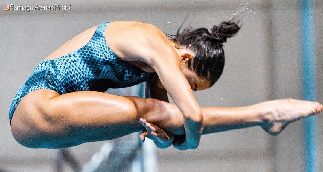 のインスタグラム：「Had a wonderful few weeks overseas, bringing home 3 golds and a whole lot of sleep debt 😴 so ready to take on World Cup with muh girl @sarahbacon1 by my side (after a 36 hour nap and some Chick Fil A, of course)」