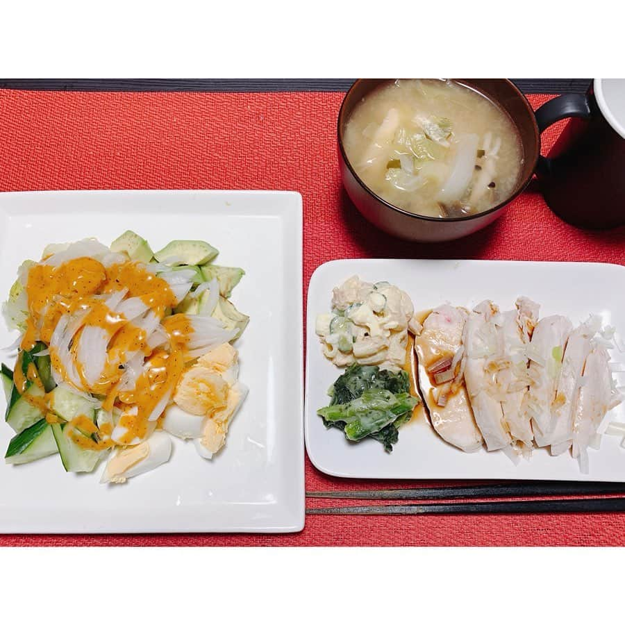 佐山万里菜さんのインスタグラム写真 - (佐山万里菜Instagram)「🍽みゆきング飯🍽 帰って来てご飯があるって最高……最強👊 本当にありがたい😭 今週は、あるスープをリクエストしてあるから楽しみー🥺 昨日のうちにBONIQ  @boniq.jp でローストビーフにチャレンジしてあるから楽しみだぁ😚 BONIQ で作る鶏胸肉がマジで美味すぎる感動😭 本当に簡単だし最強…これは使いまくる✨ 琴に感謝‼️ 帰って来たら感謝の気持ちを込めて…作ってあげよう🤔 . . 新型コロナがすごいなぁ💦 新型コロナも怖いけど……それによりバイトが出来なくなるのはもっと怖い。。 毎月ギリギリな生活なのに…死活問題だぁ💦 今日もバイトにトレーニングがんばろっ👊 #笑顔 #オシャレ #可愛い#写真#アスリート#筋肉 #腹筋 #トレーニング #筋肉女子#減量#ダイエット#instagood #幸せ #ライフスタイル #うまい #アスリート飯 #減量食 #ダイエットメニュー  #料理  #節約 #食事 #いいね #食トレ#ヘルシーメニュー  #food #diet #good  #鶏胸 #うまい #boniq」2月26日 7時28分 - sayama.19