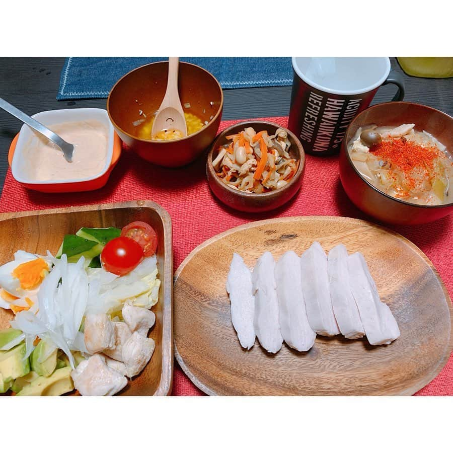 佐山万里菜さんのインスタグラム写真 - (佐山万里菜Instagram)「🍽みゆきング飯🍽 帰って来てご飯があるって最高……最強👊 本当にありがたい😭 今週は、あるスープをリクエストしてあるから楽しみー🥺 昨日のうちにBONIQ  @boniq.jp でローストビーフにチャレンジしてあるから楽しみだぁ😚 BONIQ で作る鶏胸肉がマジで美味すぎる感動😭 本当に簡単だし最強…これは使いまくる✨ 琴に感謝‼️ 帰って来たら感謝の気持ちを込めて…作ってあげよう🤔 . . 新型コロナがすごいなぁ💦 新型コロナも怖いけど……それによりバイトが出来なくなるのはもっと怖い。。 毎月ギリギリな生活なのに…死活問題だぁ💦 今日もバイトにトレーニングがんばろっ👊 #笑顔 #オシャレ #可愛い#写真#アスリート#筋肉 #腹筋 #トレーニング #筋肉女子#減量#ダイエット#instagood #幸せ #ライフスタイル #うまい #アスリート飯 #減量食 #ダイエットメニュー  #料理  #節約 #食事 #いいね #食トレ#ヘルシーメニュー  #food #diet #good  #鶏胸 #うまい #boniq」2月26日 7時28分 - sayama.19