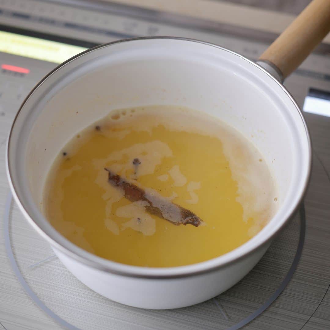 Komerco-コメルコ-さんのインスタグラム写真 - (Komerco-コメルコ-Instagram)「. 河津桜など早咲きの桜が見頃の季節ですが、まだひんやり寒いことも。そんなときはホットドリンクで温まりましょう。 . 北米で愛される冬の飲みもの #アップルサイダー はお好きなりんごジュースとスパイスを煮るだけで完成🍎シナモンやクローブなど、お好みのスパイスを使って自家製を楽しんでみませんか？ . ------------------------------- 山羊印スパイス／ホールスパイス VISION GLASS／S - BOROSIL VISION GLASS . ▷こちらの作品はKomercoアプリでクリエイターから直接ご購入いただけます。 アプリ内「さがす」で「山羊印スパイス」または「VISION GLASS」と検索してください🔎 . ▷iOS版Appダウンロードはプロフィールリンクから📲 @komerco_official ------------------------------- . #komerco #コメルコ #cookpad #クックパッド #komercoごはん #料理をもっと楽しく #いつものいただきますを楽しく #おうちごはん #おうちごはんlover #instafood #foodpic #cookinglove #手しごと #komercoフード #お取り寄せ #お取り寄せグルメ #VISIONGLASS #ホットドリンク #クラフト #手作り #自家製 #applecider #apple  #山羊印スパイス #スパイス #おうちカフェ #cafe」2月26日 7時30分 - komerco_official