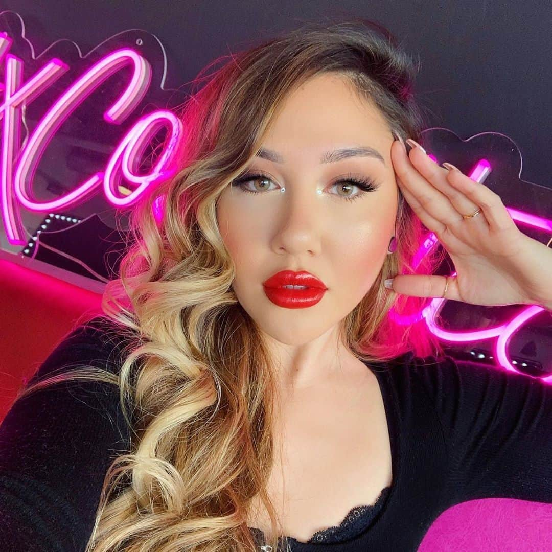 NYX Cosmeticsさんのインスタグラム写真 - (NYX CosmeticsInstagram)「Living for @jacqueline.j's fierce red lip! ❤️ She wears our NEW #ShoutLoud Satin Lipstick in 'Red Haute' ($8.50) to get the look! 🔥 || #nyxcosmetics #nyxprofessionalmakeup #crueltyfreebeauty」2月26日 7時34分 - nyxcosmetics