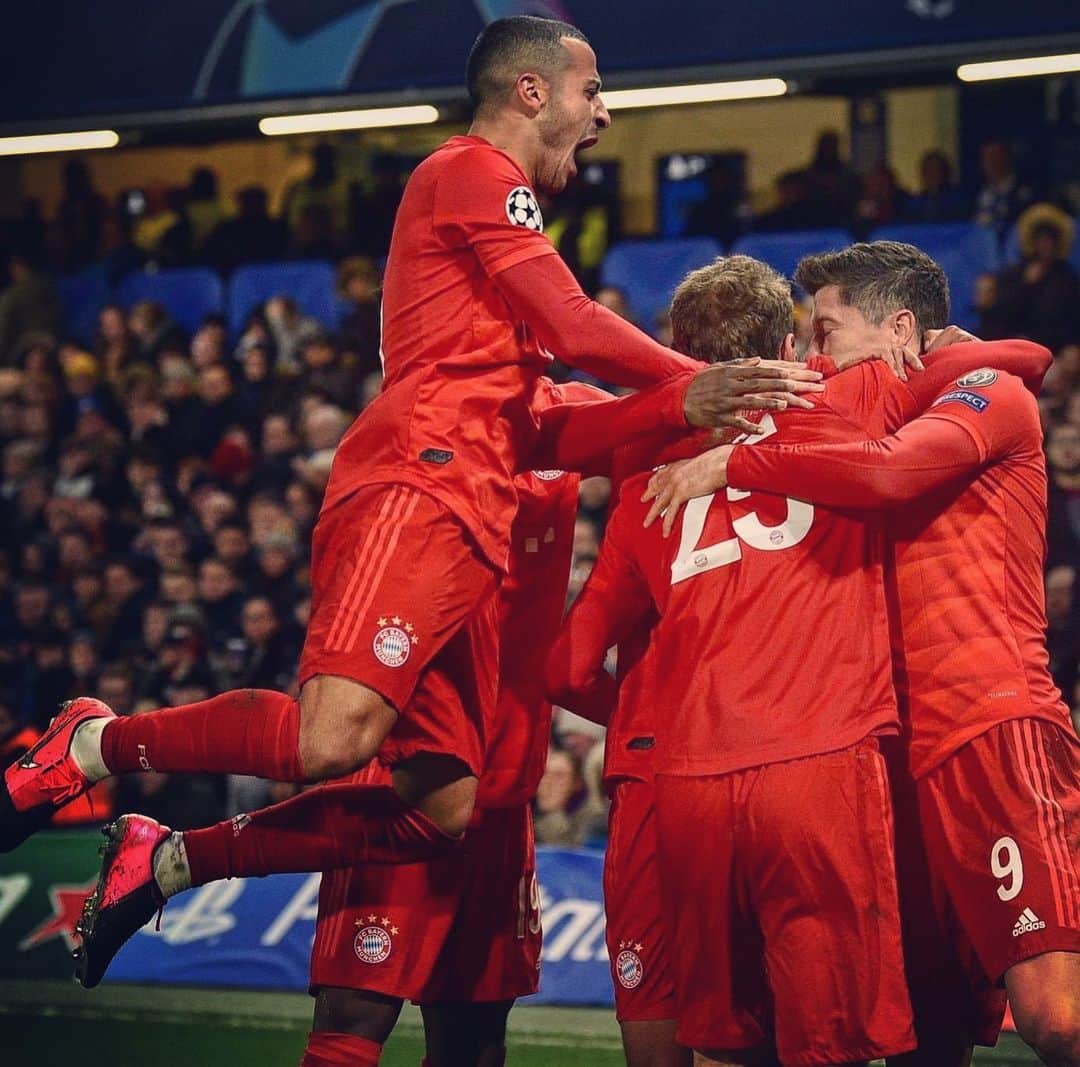 ティアゴ・アルカンタラのインスタグラム：「london nights!!! 😃👌 #MiaSanMia」
