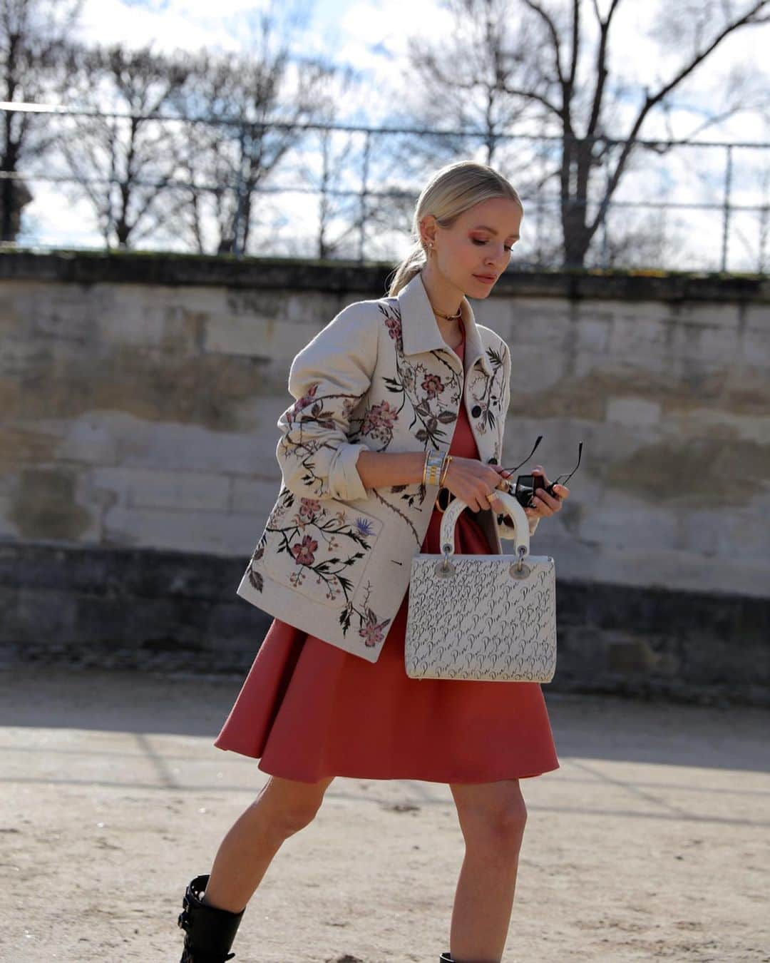 レオニー・ハンネさんのインスタグラム写真 - (レオニー・ハンネInstagram)「Dior at Tuileries- The 2nd pic is the mood.🌷 Anzeige/Tag @dior #dior」2月26日 7時40分 - leoniehanne