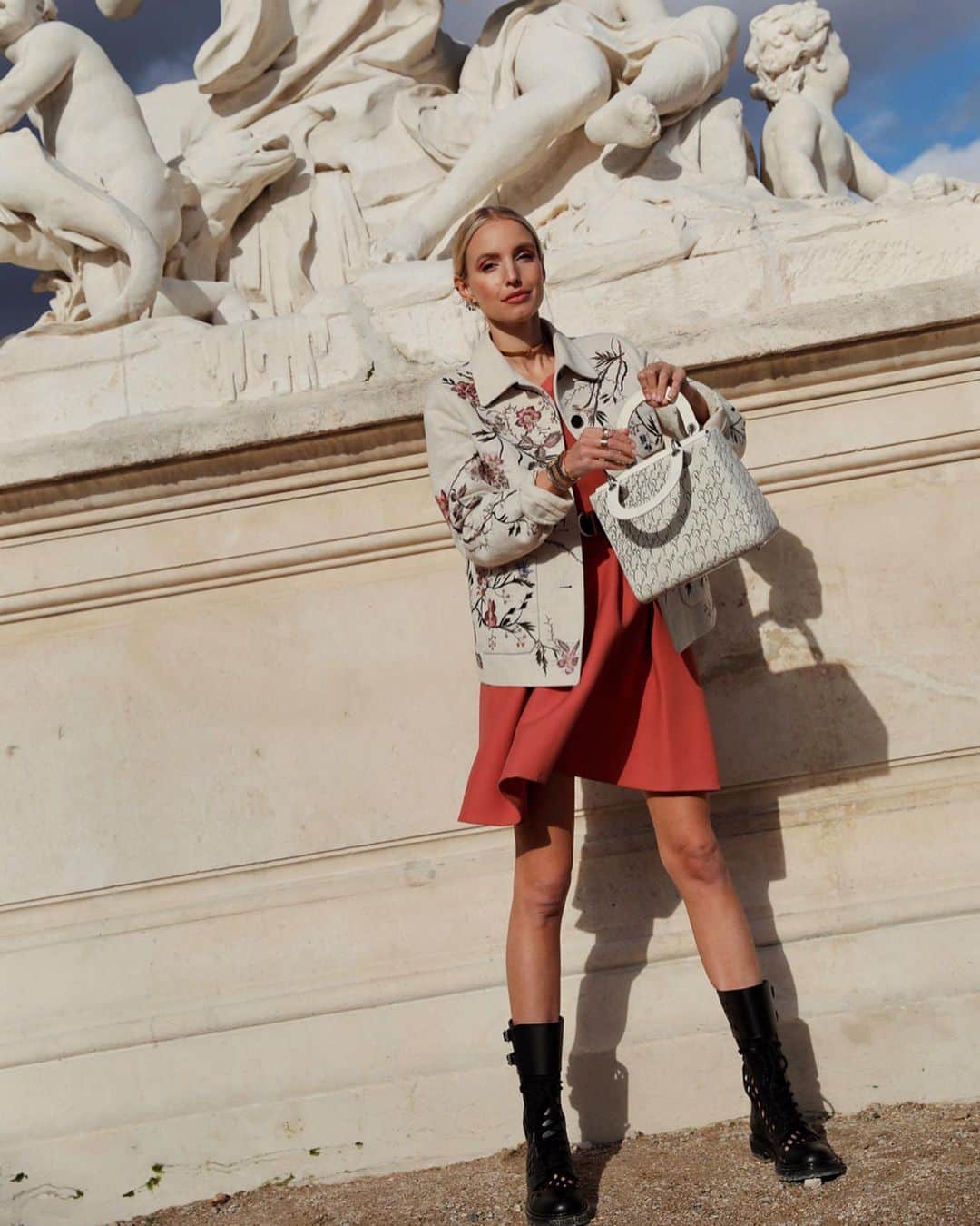 レオニー・ハンネさんのインスタグラム写真 - (レオニー・ハンネInstagram)「Dior at Tuileries- The 2nd pic is the mood.🌷 Anzeige/Tag @dior #dior」2月26日 7時40分 - leoniehanne
