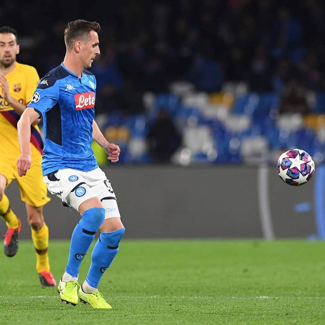 アルカディウシュ・ミリクのインスタグラム：「Cuore, passione, sofferenza. Manca solo la parola vittoria stasera. Forza Napoli!  Heart, passion, hard work. Only the word “win” is missing tonight. Forza Napoli.  Serce, pasja, ciężka praca. Zabrakło tylko słowa zwycięstwo. Forza Napoli.」