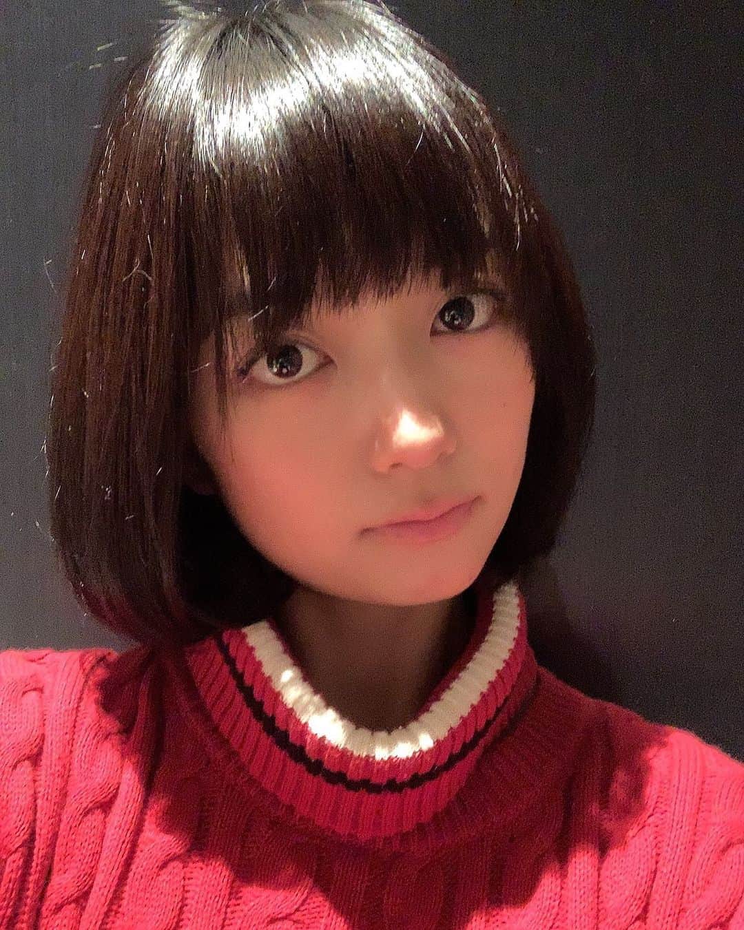 森田涼花のインスタグラム：「New Black hair👩🏻✂︎ 久々に自撮りしたらどんな風に撮ればいいか忘れてる…😅」
