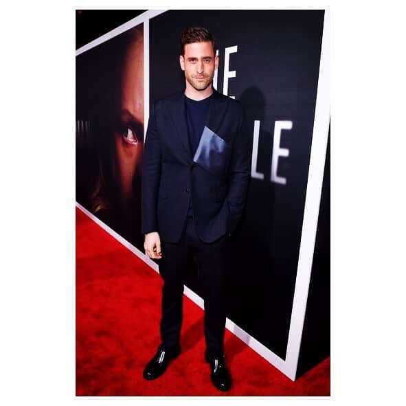 のインスタグラム：「L.A - You were 🔥🔥🔥 •The Invisible Man • LA Premiere  Can’t wait for you all to SEE IT!  @theinvisiblemanmovie  @blumhouse  @universalpictures  Massive thanks to  @dior  @mrkimjones  @emanuelemc  @fredericalovellpank  @kcfee  @benvowles  @viewpoint.pr」