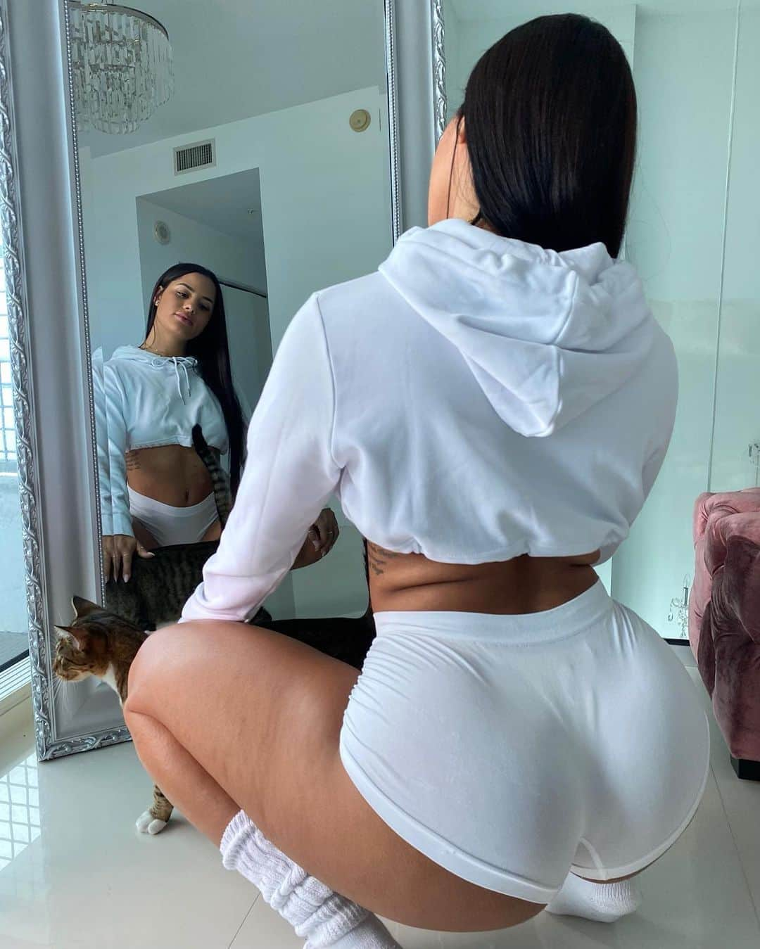 Katya Elise Henryさんのインスタグラム写真 - (Katya Elise HenryInstagram)「Introducing ⚡️ the all new @workouts_by_katya CROPPED HOODIES! these are a must haaaave so soft and so cute. I am OBSESSED! Cropped hoodies are a staple clothing piece of mine! Check my IG story for more in depth details about these brand new babies! Shop now before they’re all gone ✨ link in bio! 🤍」2月26日 8時31分 - katyaelisehenry