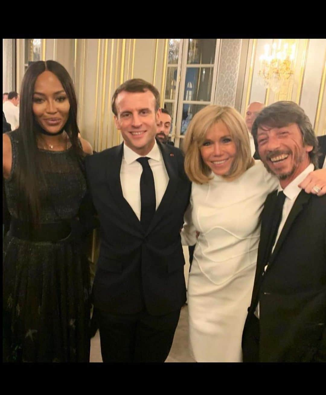 ナオミ・キャンベルさんのインスタグラム写真 - (ナオミ・キャンベルInstagram)「Thank you President  @emmanuelmacron and 1st lady #brigittemacron for a wonderful evening !! Surrounded by all the super creatives that make our industry evolve. 🙏🏾🇫🇷♥️ Happy PFW . “Don’t forget your masks and wipes” 😘」2月26日 8時38分 - naomi