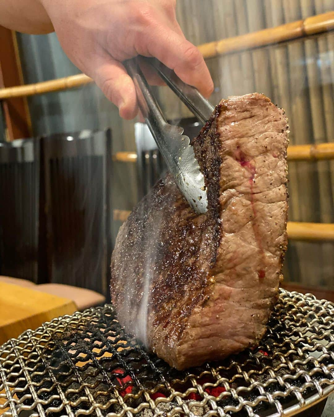 ニッチロー'さんのインスタグラム写真 - (ニッチロー'Instagram)「久しぶりに集まれた肉会トリオ🥩  兄貴のオススメの焼肉屋 【米沢屋】さん！  こんなに肉だけで圧倒されるお店は初めて。  ここはもう焼肉屋ではなく肉屋です！  美味過ぎた。  #米沢屋 #焼肉 #肉屋 #肉会 #食べたいものを食べる  #兄貴ご馳走様でした #しげ兄 #坪井ミサト ちゃん #焼肉大使 #ニッチロー' #ニックロー #ニッチ飯 #yakiniku」2月26日 8時57分 - nicchiro5.1