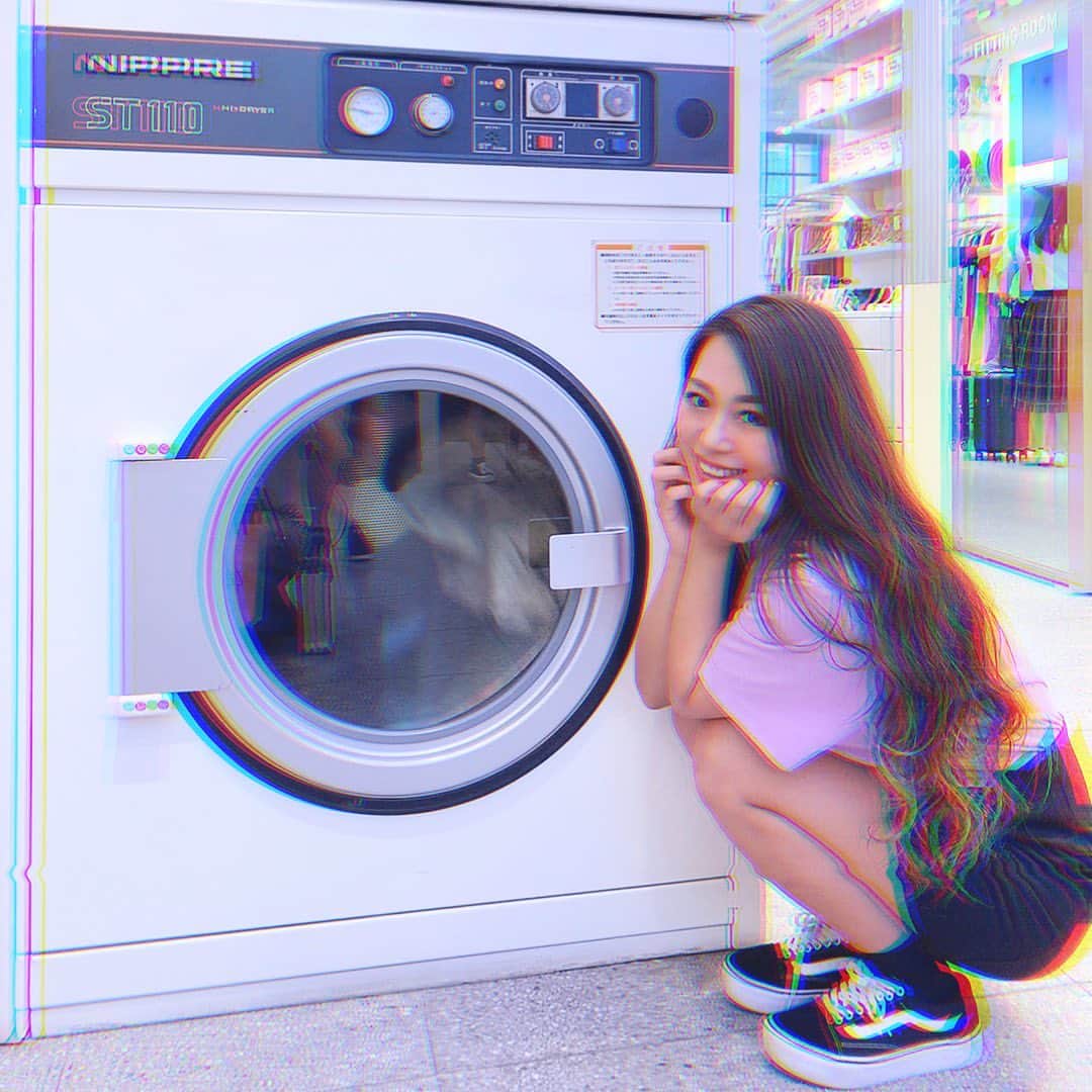 のインスタグラム：「. . . . データーフォルダ漁りしてたら 懐かしい写真でてきた🤤 最近りおたんに会いたい病ｗｗ 次の遊びの予定を計画中💜 3人でいるとゆる〜〜い時間が流れてる気がして とっても好きな時間⏳💓 . . . #韓国 #韓国旅行 #海外旅行 #海外 #コインランドリー #学校 #制服 #制服コスプレ #Seoul」