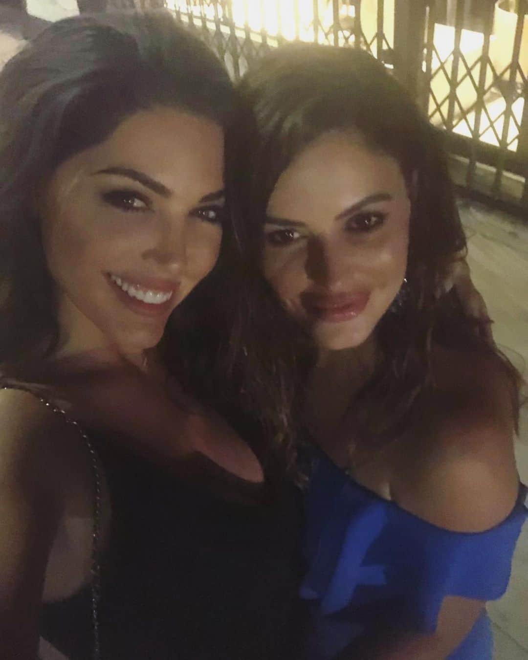 ヨランテ・ヴァン・カスベルヘンのインスタグラム：「Sisters 🥰」
