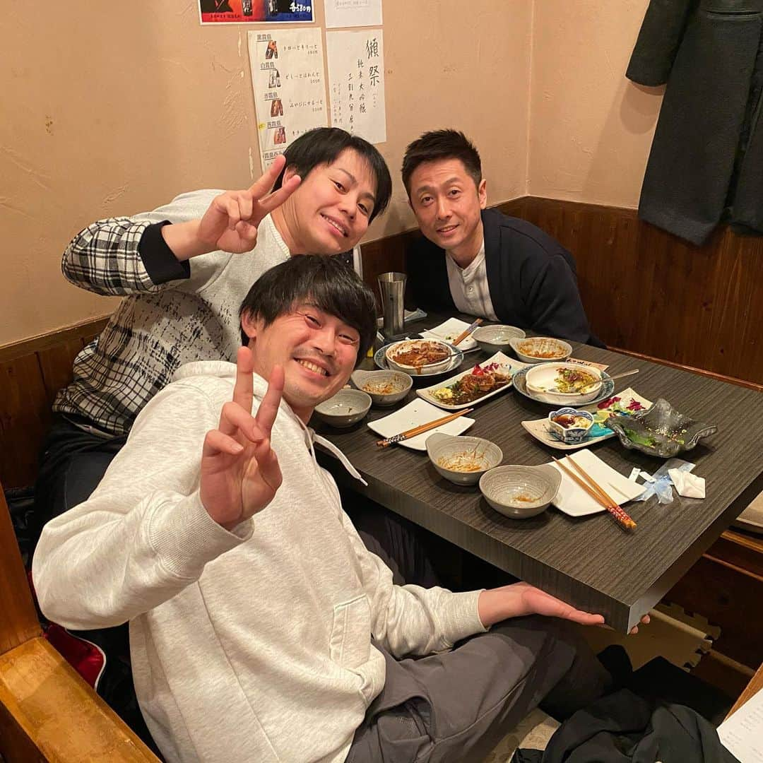 井上裕介さんのインスタグラム写真 - (井上裕介Instagram)「男３人でご飯。 しかも、弟の居酒屋で。 終始、中学生みたいな会話。 めちゃくちゃ楽しかった！！ #NONSTYLE #ノンスタイル  #井上 #ロザン宇治原　さん #タナからイケダ田邊 #いのせんす #守口 #御飯 #美味しい」2月26日 9時24分 - nonyusuke