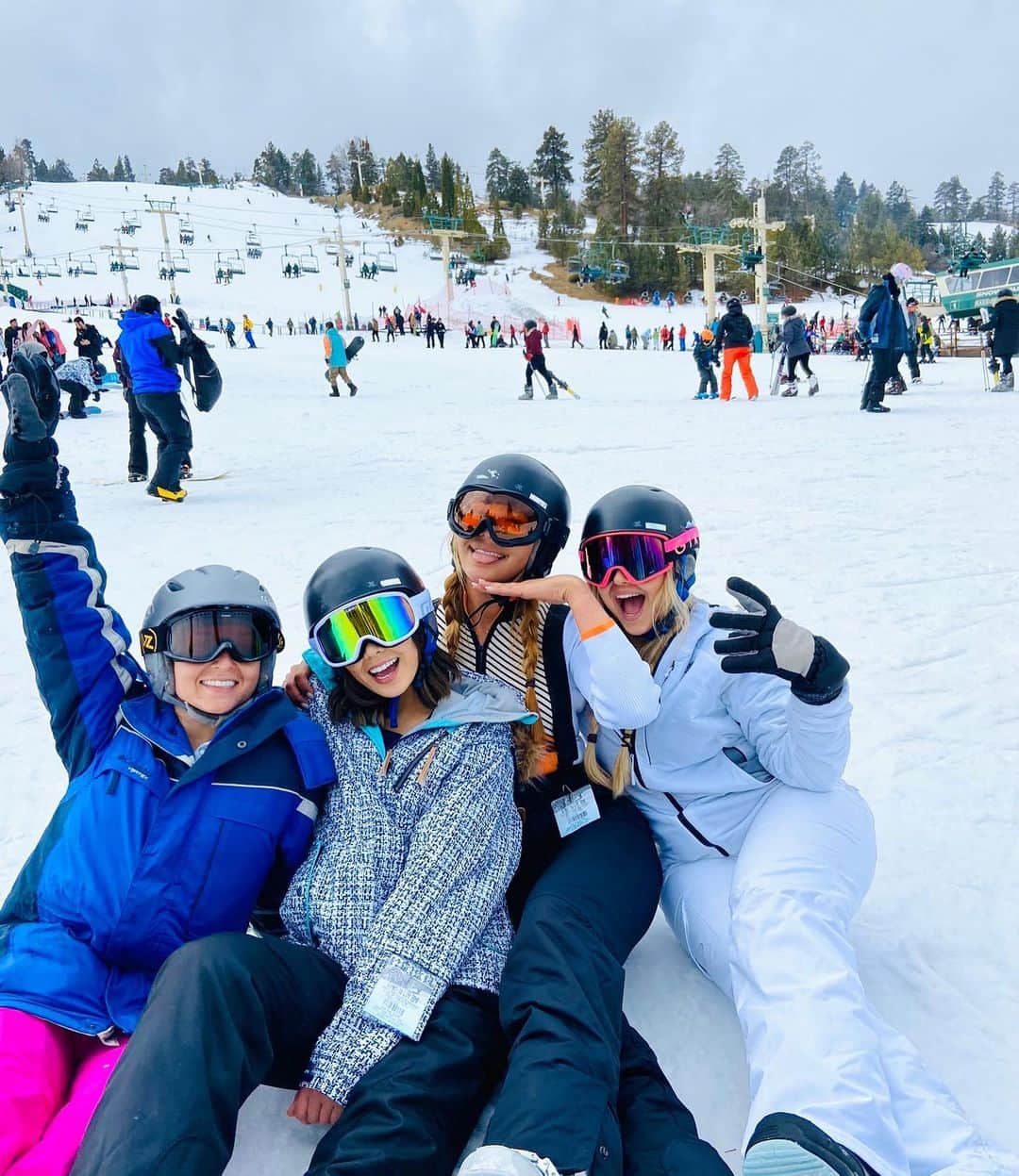 アリソン・リーのインスタグラム：「Some fun pics from this past weekend with my girls before @mariefuchigami peed her pants」