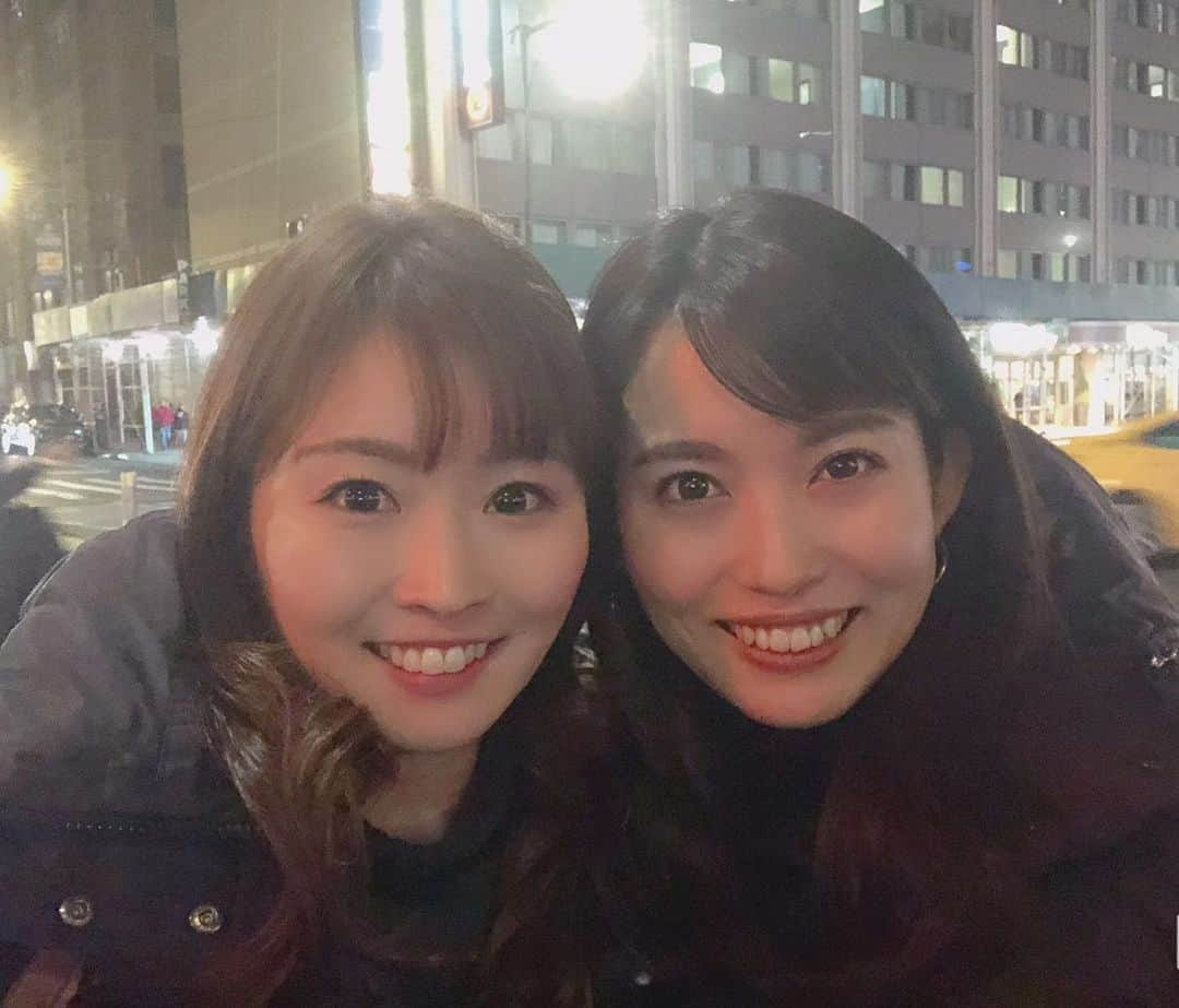 早川茉希さんのインスタグラム写真 - (早川茉希Instagram)「先日、取材でNYに来ていた のんに会えた〜😍❤️ ・ ハードスケジュールの中、 隙間時間にお喋りできて嬉しかったよ〜！！ ・ お疲れのところ、ありがとう🥰  同期の活躍している姿は励みになる❣️ 私も帰国後に向けて 今だからこそ出来ることを頑張ろうと 改めて思った夜でした🥺✨ ・ #nyc #ny #同期 #アナウンサー #同じ大学 #同級生 #abematv #見てね #楪望 #早川茉希 #ニューヨーク #海外取材 #マリオ #イベントの取材 #束の間のコーヒータイム #ニューヨーク生活 #アメリカ暮らし #海外で会うと #更にテンション上がるね #また日本でね🇯🇵」2月26日 10時35分 - maki_hayakawa