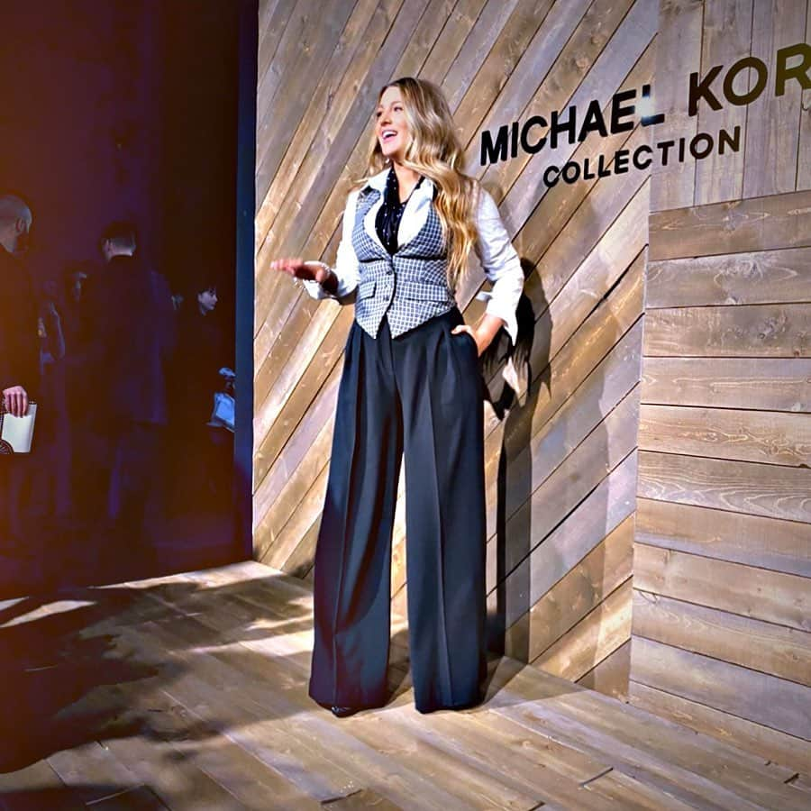 ブレイク・ライヴリーのインスタグラム：「@michaelkors I will get outta pajamas for you, and only you, any day. I love you and love your new collection ♥️♥️♥️」