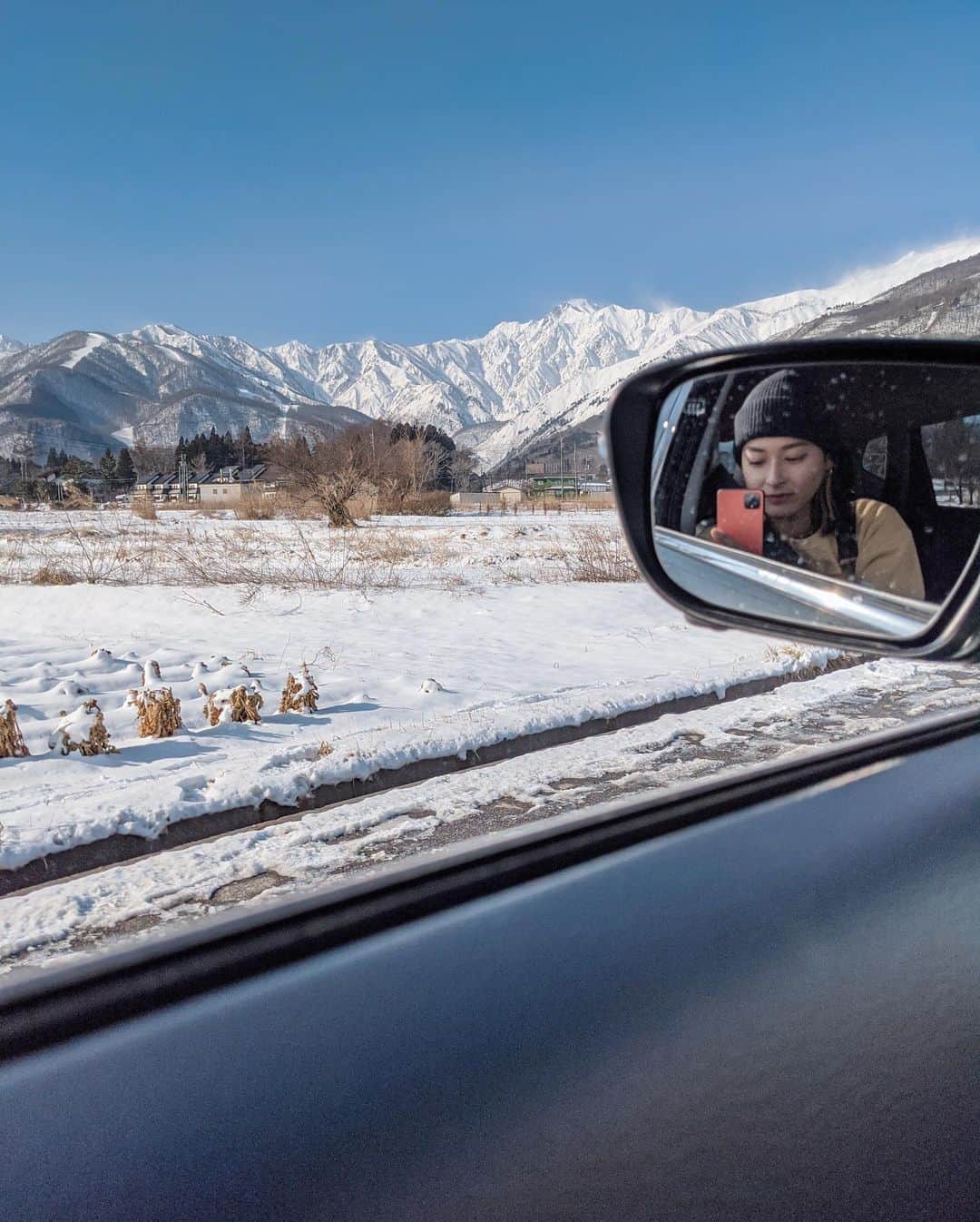 松本瞳のインスタグラム：「. とっっても綺麗に撮れたーーー🤳🏔🧡 はあ。山かっこよすぎ。 . こないだのお休み、毎年恒例の白馬旅。雪は少なかったけど、2日目お天気良くて、気持ちよかった◎また次の季節に遊びに行きます。 . @googlepixel #hakuba #snowboarding #pixelで撮影 #googleのスマホ #teampixel」