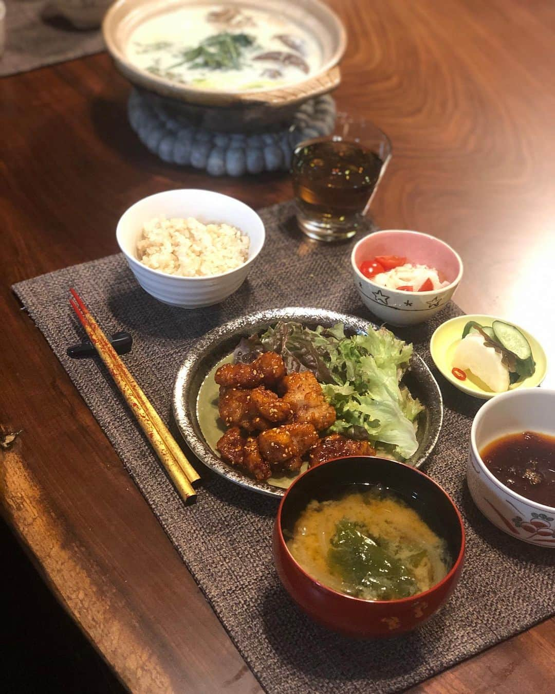 月央和沙さんのインスタグラム写真 - (月央和沙Instagram)「うちの晩ごはん .  #韓国風ヤンニョムチキン #豆乳豆腐鍋 #記録 #褒められると #調子にのるタイプです」2月26日 21時54分 - kazusa_tsukio